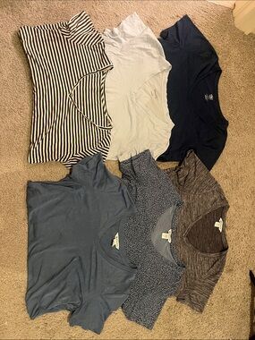 Women’s Mixed Short Sleeve V-neck Athletic Tee Lot